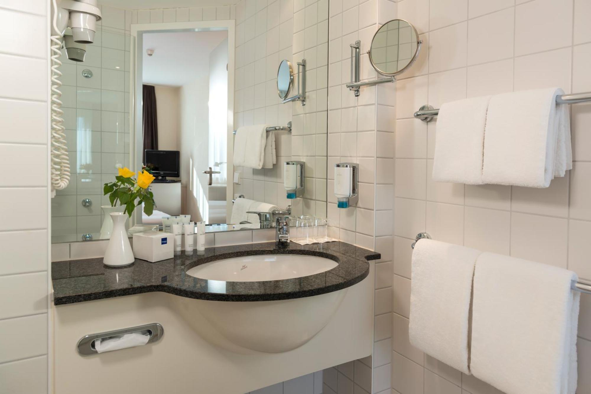 Essential By Dorint Berlin-Adlershof Hotel Ngoại thất bức ảnh